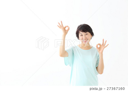 OKポーズ ミドル女性 OKポーズ ミドル女性 27367160