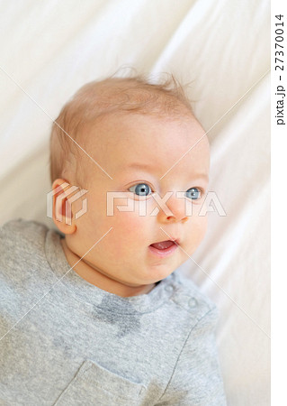 Four months old baby 27370014