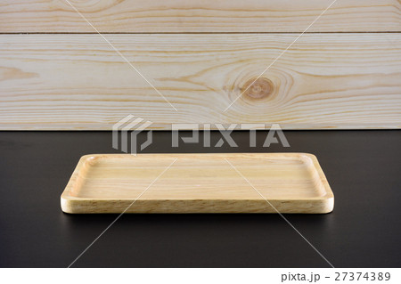 Blank wood plate on black table, wood background 27374389