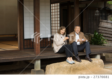 シニア夫婦 旅行イメージ 27376681