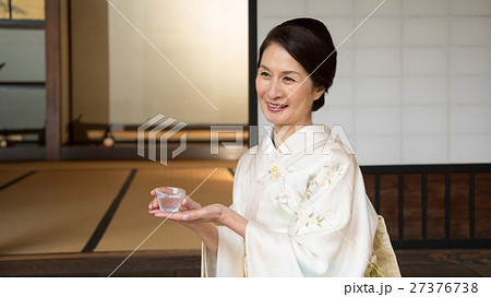 女将 日本酒 おもてなし イメージ 女将 日本酒 おもてなし イメージ 27376738