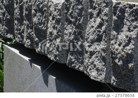 荒い岩肌 荒い岩肌 27378038