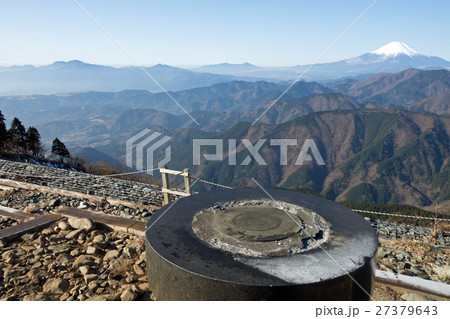 富士山眺望と案内板（丹沢 三ノ塔から） 27379643