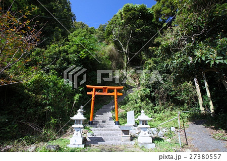 「日本遺産」琵琶湖、沖島・厳島神社の赤鳥居 「日本遺産」琵琶湖、沖島・厳島神社の赤鳥居 27380557