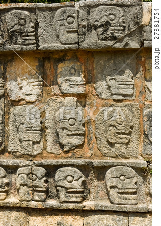 チチェン・イッツァのドクロの壁（タテ） 27381754