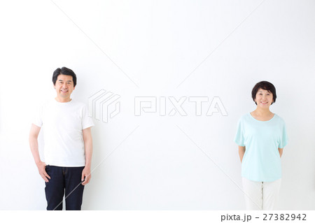 ミドル男女　正面 27382942