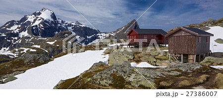 Mountain hut in Norway 27386007