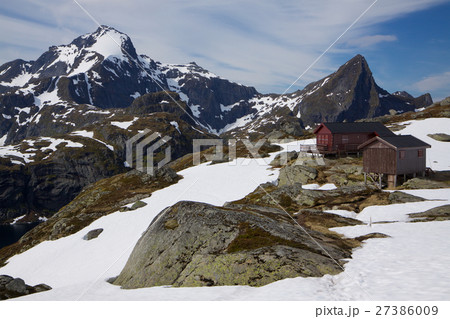 Mountain hut on Lofoten 27386009