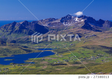 Mountain panorama on Lofoten Mountain panorama on Lofoten 27386013