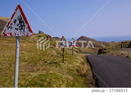 Mountain pass on Isle of Skye Mountain pass on Isle of Skye 27386015