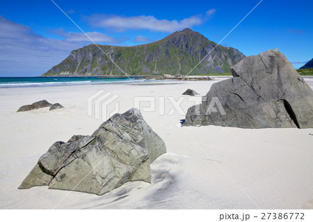 Scenic sandy beach on Lofoten Scenic sandy beach on Lofoten 27386772