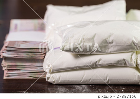 Bags of drugs, and money on table Bags of drugs, and money on table 27387156