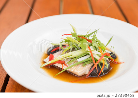 Steamed sea bass fillet 27390458