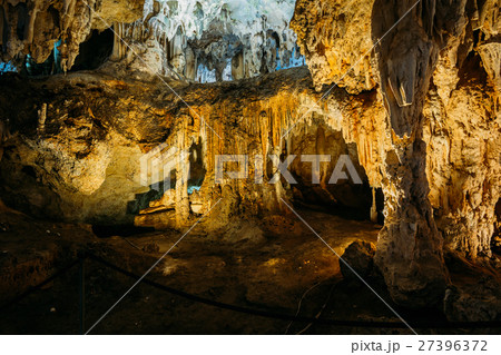 Stalactites and stalagmites in the famous Nerja Stalactites and stalagmites in the famous Nerja 27396372