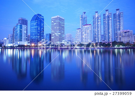 Evening View of Bangkok Downtown（バンコク都市部の夕景） 27399059