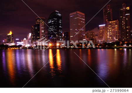 タイ王国バンコクの夜景(Night View of Bangkok, Thailand) タイ王国バンコクの夜景(Night View of Bangkok, Thailand) 27399064