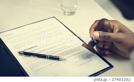 Business Discussion Talking Deal Concept 27401282