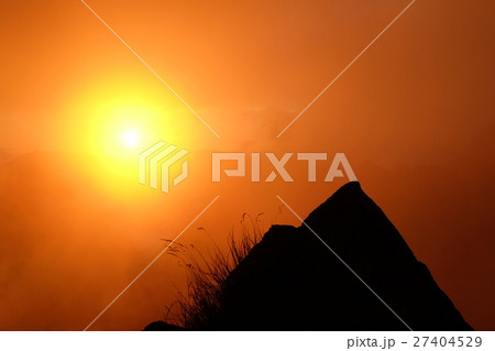 高度3,000mからの赤い朝日 高度3,000mからの赤い朝日 27404529