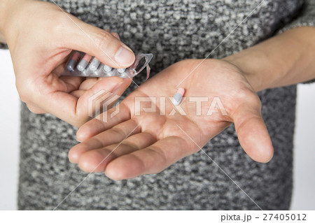 pills in hand pills in hand 27405012