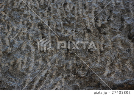 荒い岩肌 荒い岩肌 27405802