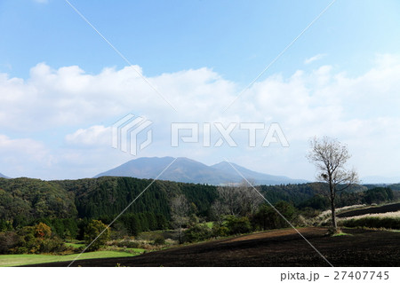 蒜山を望む高原 27407745