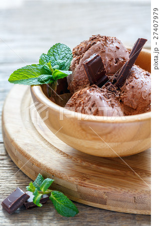Wooden bowl with homemade chocolate ice cream. 27407979