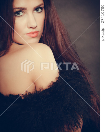 Portrait of beautiful brunette woman 27410700