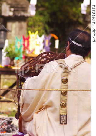 法螺を吹く山伏 27413382