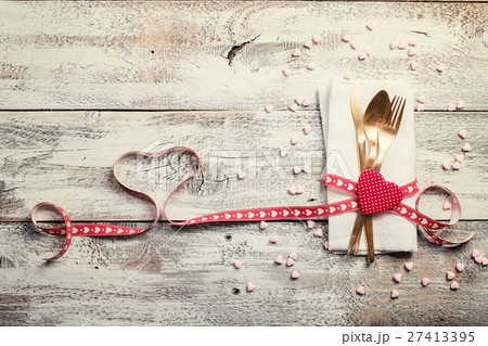 Valentines day table setting 27413395