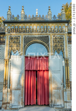 Moorish kiosk in Linderhof palace Moorish kiosk in Linderhof palace 27414080