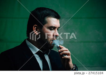 businessman smoking electronic cigarette 27415104