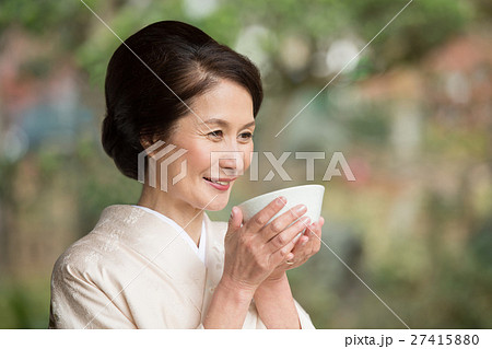 抹茶 着物 女性 イメージ 抹茶 着物 女性 イメージ 27415880