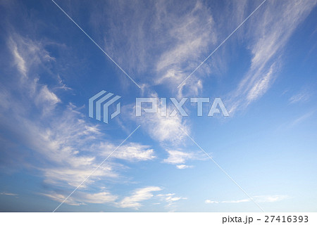 晴天青空広がる雲の背景イメージ遠近感完成予想図パース素材縦横の写真素材