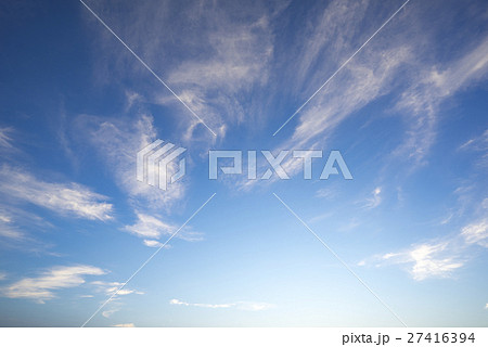 晴天青空広がる雲の背景イメージ遠近感完成予想図パース素材縦横 27416394