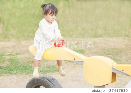 シーソー 女の子 シーソー 女の子 27417630