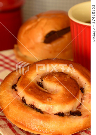 チョコレートのパン 27420553