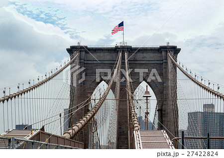 Crossing the Brooklyn bridge Crossing the Brooklyn bridge 27422824