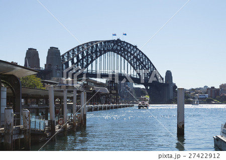 Iconic Sydney Harbour bridge Iconic Sydney Harbour bridge 27422912