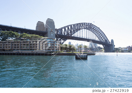 Iconic Sydney Harbour bridge 27422919