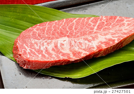 牛肉の焼肉（生肉）、牛肩肉ステーキ用（ミスジ）。静岡県産 27427501