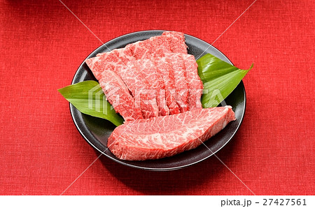 牛肉の焼肉(生肉)、牛肩肉ステーキ用(ミスジ※厚切り肉)と牛霜降りバラ肉焼肉用(スライス)盛り合わせ 牛肉の焼肉(生肉)、牛肩肉ステーキ用(ミスジ※厚切り肉)と牛霜降りバラ肉焼肉用(スライス)盛り合わせ 27427561