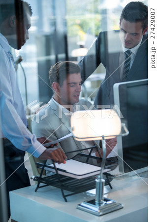 Businesspeople working in office 27429007
