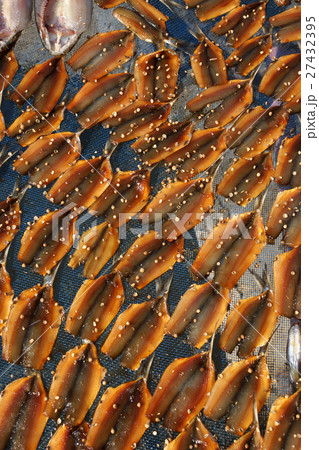 Dried fish used in Asian cuisine 27432395