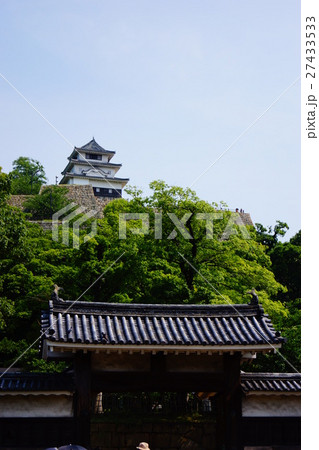 丸亀城 玄関先御門と天守閣 丸亀城 玄関先御門と天守閣 27433533
