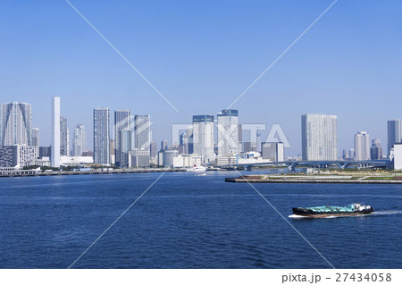 東京都市風景 晴海 高層ビル 高層マンション 快晴青空と海 東京都市風景 晴海 高層ビル 高層マンション 快晴青空と海 27434058
