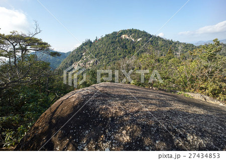 宮島・獅子岩展望台から弥山山頂を望む、広島県 宮島・獅子岩展望台から弥山山頂を望む、広島県 27434853