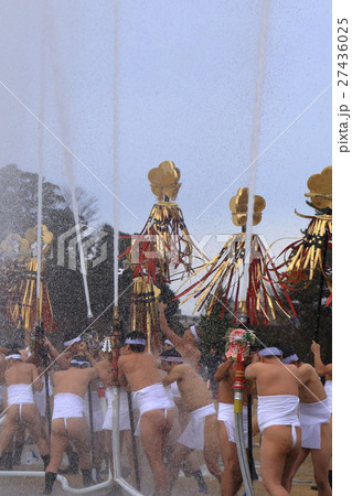 出初式「一斉放水」 27436025