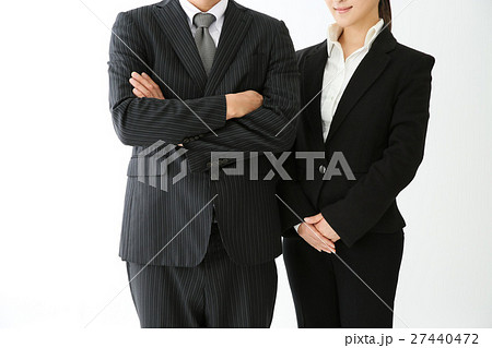 スーツ姿の男女 27440472