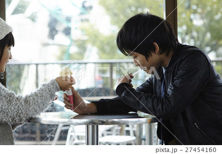 遊園地　デート 27454160