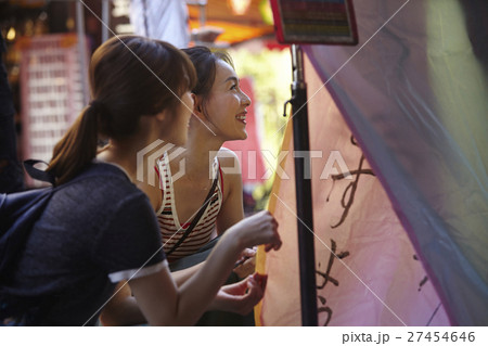 台湾女子旅 ランタン飛ばしの写真素材